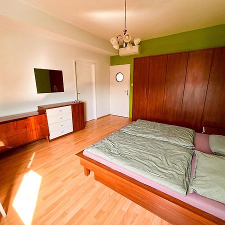 Flat With Nicest Wiew In Old Town - 3 Bedrooms, Ac Bratislava Ngoại thất bức ảnh