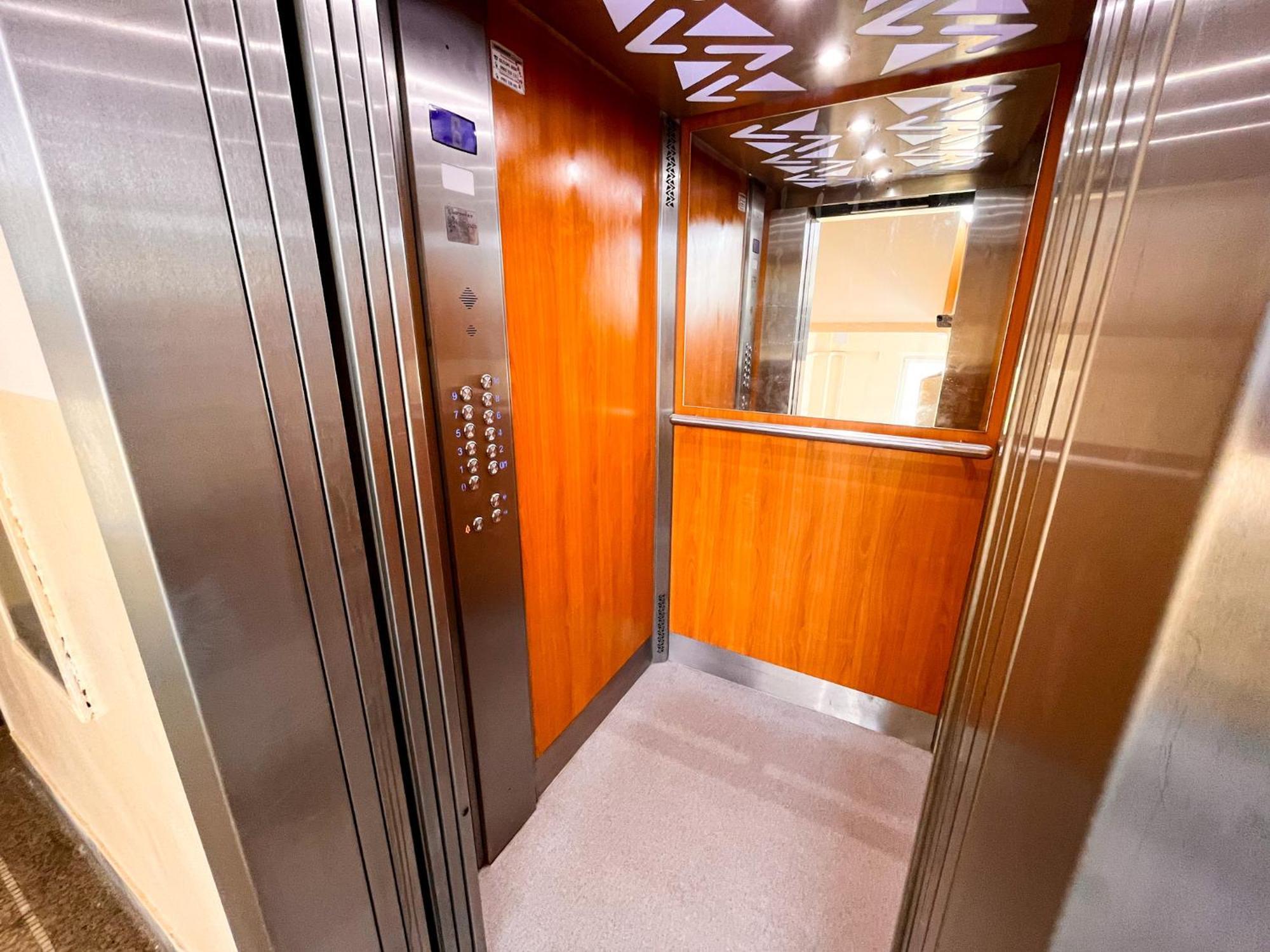 Flat With Nicest Wiew In Old Town - 3 Bedrooms, Ac Bratislava Ngoại thất bức ảnh
